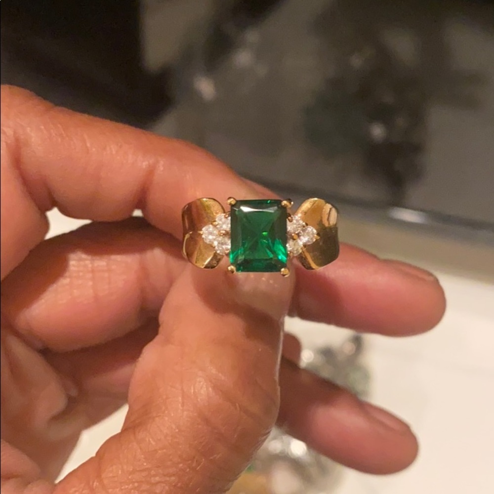 Fifth Avenue emerald stone & CZ Ring - Picture 4 of 5